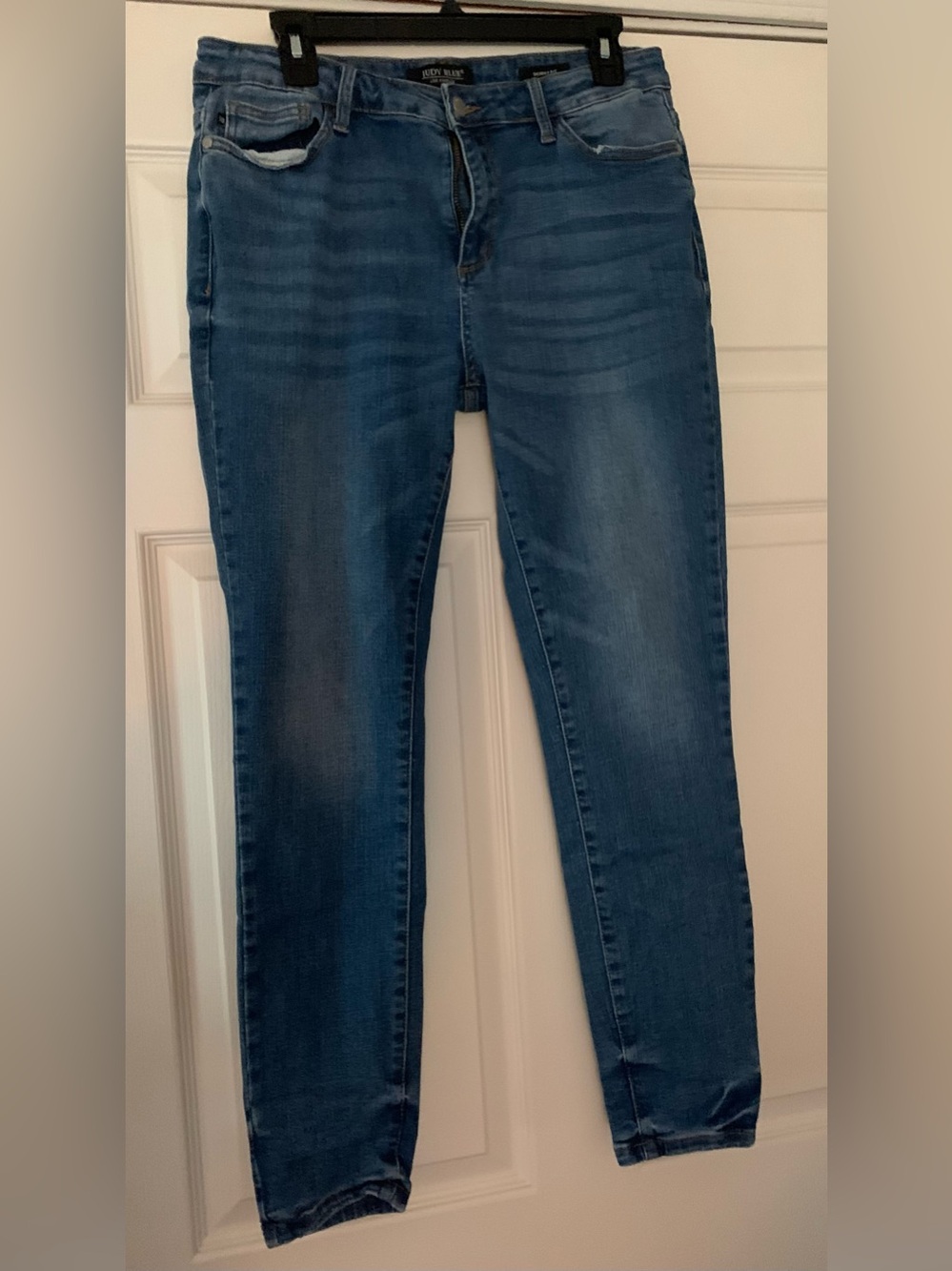 Judy Blue Skinny Jeans in Medium Blue Wash